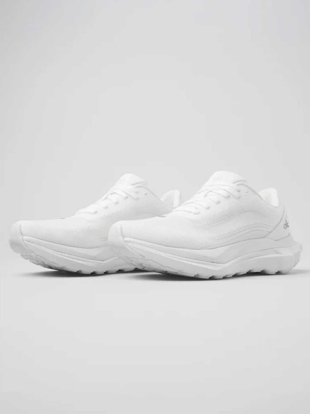 ALO Yoga Runner Coew White Sneakers 10.5 NWOT